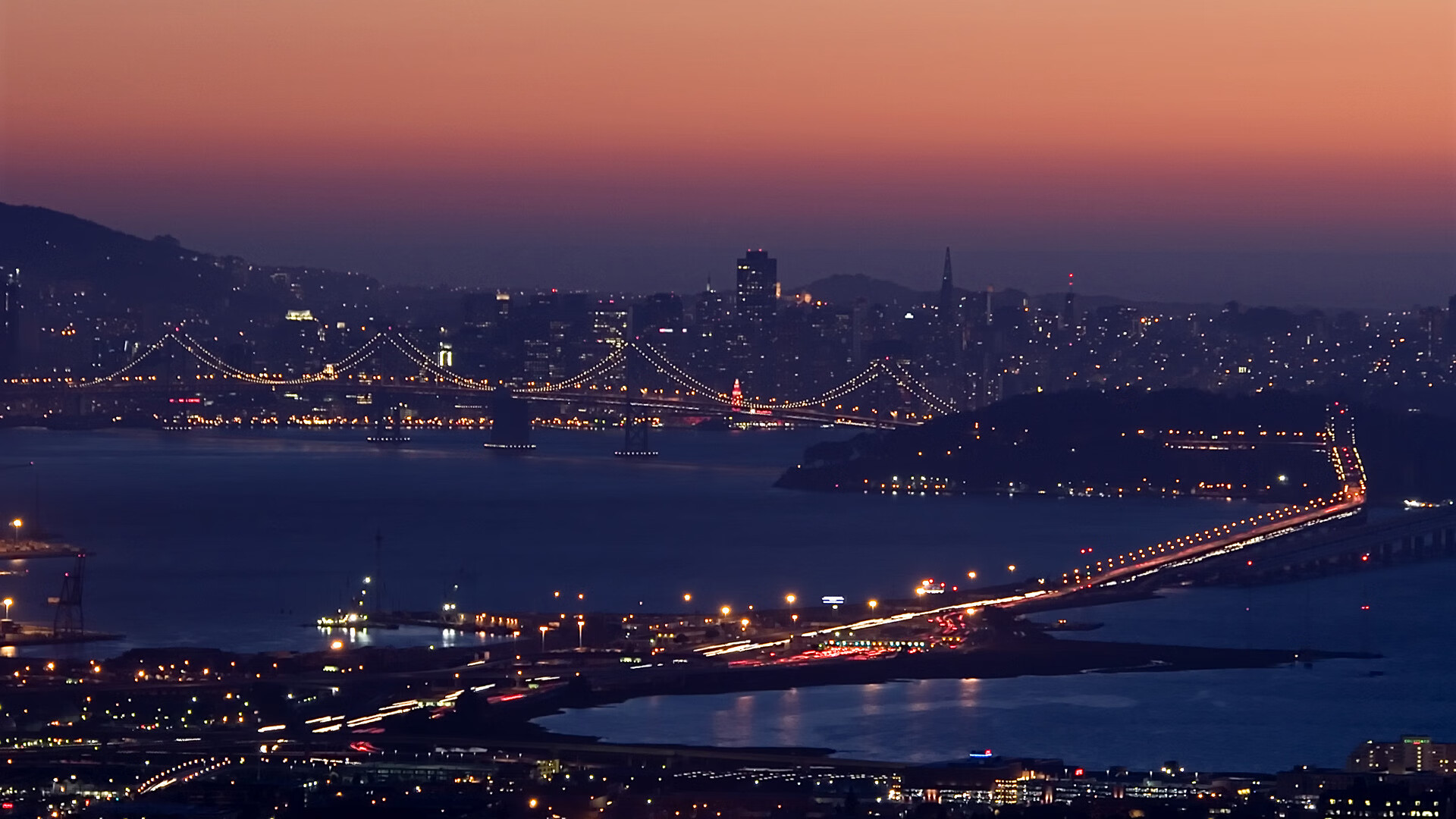 里昂锋线穿插牵制防线形成进攻空间，里昂路线